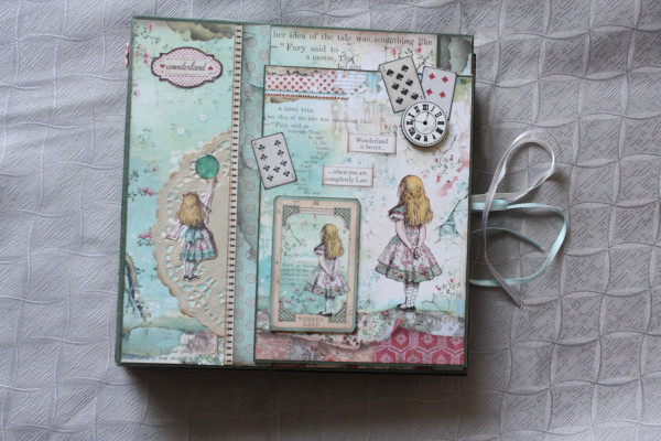 KIT SCRAPBOOKING - ALICE AUX PAYS DES MERVEILLES