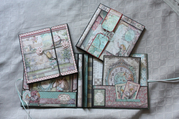 KIT SCRAPBOOKING - ALICE AUX PAYS DES MERVEILLES