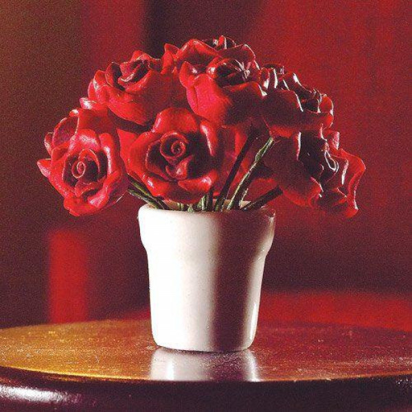 VASE ROSES ROUGES