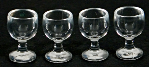 4 VERRES A VIN (PLASTIQUE)