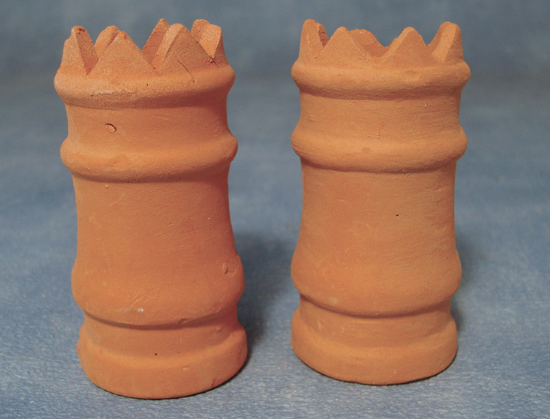 LOT DE 2 CHEMINEES TYPE CHATEAU (6,5cm)