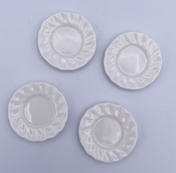 4 ASSIETTES PORCELAINE LUXE