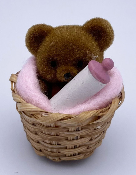PETIT OURS DANS PANIER