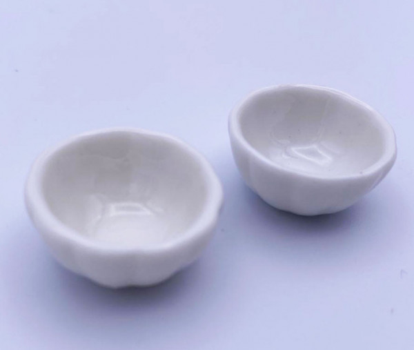 2 SALADIERS EN PORCELAINE