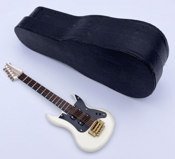 GUITARE ELECTRIQUE BLANCHE ET NOIRE