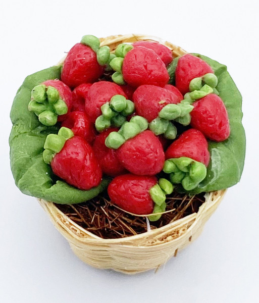 PANIER DE FRAISES AVEC FEUILLES VERTES