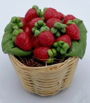 PANIER DE FRAISES AVEC FEUILLES VERTES