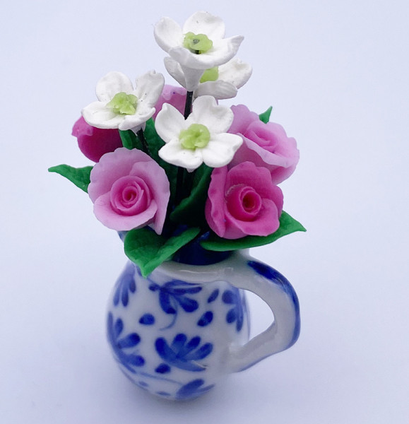 FLEURS DANS VASE TYPE CARAFE