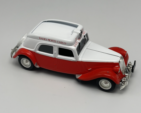 VOITURE PUBLICITAIRE TOUR DE FRANCE RMC