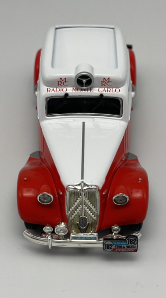 VOITURE PUBLICITAIRE TOUR DE FRANCE RMC