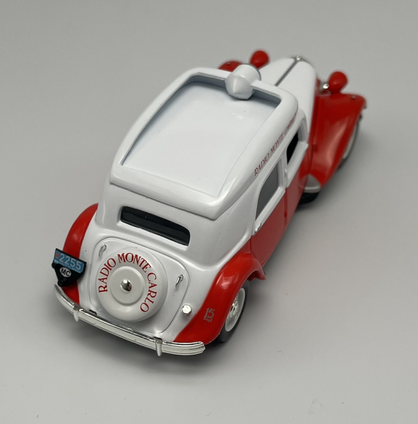 VOITURE PUBLICITAIRE TOUR DE FRANCE RMC