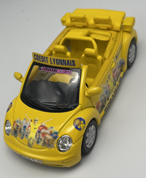 VOITURE PUBLICITAIRE VOLKSWAGEN NEW BEETLE CABRIOLET TOUR DE FRANCE