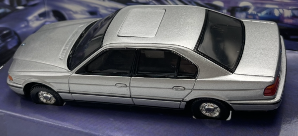 JAMES BOND TOMORROW NEVER DIES BMW 75OIL (E38)