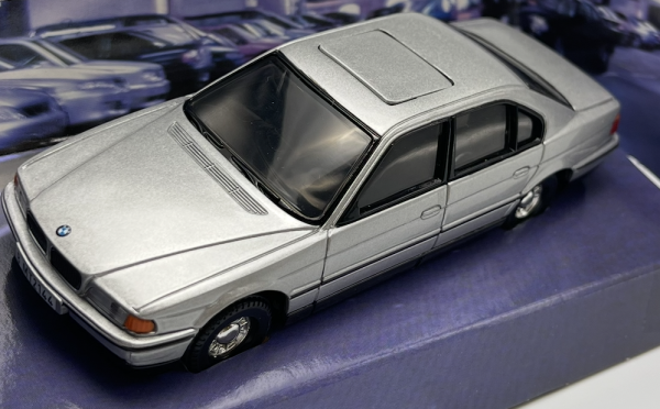 JAMES BOND TOMORROW NEVER DIES BMW 75OIL (E38)