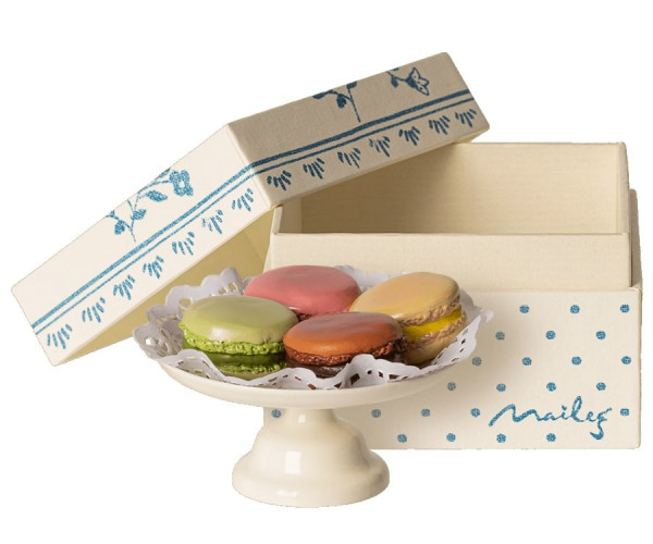 MACARONS ET CHOCOLAT CHAUD