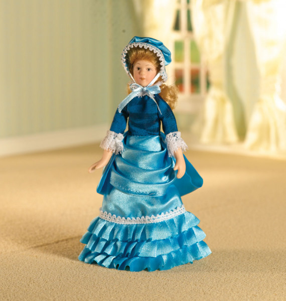 FEMME ELEGANTE EN ROBE BLEUE