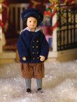 JEUNE GARÇON EN VESTE BLEUE MARINE AVEC BÉRET