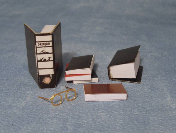 ENSEMBLE LIVRES ET LUNETTE